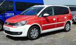 =VW Touran, gesehen auf dem Parkplatz der RettMobil 2017 in Fulda - Mai 2017