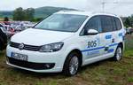 =VW Touran von  BOS , gesehen bei der RettMobil 2017 in Fulda - Mai 2017