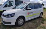 =VW Touran der MALTESER steht auf dem Parkplatz der RettMobil im Mai 2022