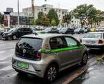 Carsharing in Budapest: VW E-Up, als eine flexible Mietfahrzeug der Firma  GreenGo  am 21.09.2017. Die Firma  MOL Limo  bietet ähnliche kurzzeitige Mietautos auf Minutenbasis an.