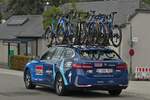 BMW i5 Touring, der Mannschaft Soudal Quick-Step, gesehen bei der Skoda Tour de Luxemburg.