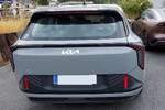 Heckansicht des KIA EV 4, den ich KIA EV 4, den ich auf einem Parkplatz gesehen habe.
