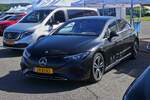 Mercedes Benz EQE und EQV 300 stehen zur Probefahrt auf dem Goodyeakurs zum e Day nahe Colmar Berg bereit. 07.07.2024