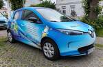 =Renault Zoe vom INSEL-WERBESTUDIO steht im Juni 2024 in Sassnitz