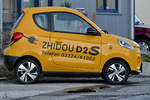 Das chinesische Elektromobil Zhidou D2S wird bei einem lokalen Autohändler zum Kauf angeboten. (Hattingen, Dezember 2019)