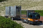 . Still R8-20 Elektromobil mit Hänger transpotiert Waren auf der Insel Spiekeroog.  017.05.2016