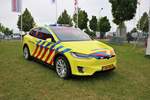 Tesla Model S Ambulance NEF auf der Niederlande am 18.05.18 auf der RettMobil in Fulda