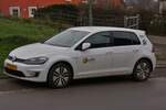 VW e Golf, der Gemeinde Wiltz, war am Straenrand abgestellt.
