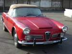 Alfa Romeo 2600 Spider der Baujahre 1962 - 1965 wartet am Düsseldorfer Meilenwerk wahrscheinlich auf seine Restaurierung.