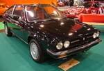 Alfa Romeo Alfasud Sprint. Das formschöne Coupe Sprint basierte auf dem Alfasud und kam im Jahr 1976 auf den Markt. Die flache Karosserie mit der großzügig verglasten Heckklappe machte optisch was her. Bis zur Produktionseinstellung wurden ca. 90.000 Autos mit etlichen Motorisierungen produziert. Die meisten Käufer wählten den Vierzylinderboxermotor mit einem Hubraum von 1286 cm³ und einer Leistung von 76 PS. Techno Classica Essen.