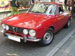 Alfa Romeo 2000 GTV. 1971 - 1976. Der in 44.301 Einheiten produzierte 2000 GTV war das Spitzenmodell der bereits seit 1963 gebauten  Junior  Reihe. Motorisiert mit einem 4-Zylinderreihenmotor mit 1.962 cm³ und 131 PS machten diesen, damals noch erschwinglichen Sportwagen 200 km/h schnell. Der Wagen ist im Farbton alfa rosso lackiert. 11.  Dukes of Downtown  am 31.08.2019 in Essen-Rüttenscheid.