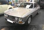 Alfa Romeo 2000 GT Veloce (kurz GTV), produziert in den Jahren von 1971 bis 1976. Der in 44.301 Einheiten produzierte 2000 GTV war das Spitzenmodell der bereits seit 1963 gebauten  Junior  Modell-Reihe. Motorisiert mit einem Vierzylinderreihenmotor mit einem Hubraum von 1.962 cm³ und einer Leistung von 131 PS machten diesen, damals noch erschwinglichen Sportwagen, 200 km/h schnell. Der gezeigte Wagen wurde 1974 nach Schweden ausgeliefert und dürfte im Farbton argento lackiert sein. Retro Classics in Essen am 09.04.2026.