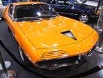 Dieser Alfa Romeo Montreal ist im Farbton arancio 601 lackiert. Gebaut wurden in den Jahren von 1970 bis 1977 insgesamt 3.917 Autos dieses Typs. Der Wagen wurde als Designstudie auf der Weltausstellung (Expo) des Jahres 1967 im kanadischen Montreal v ...