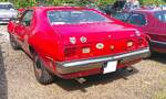 Heckansicht eines AMC Javelin SST aus dem Jahr 1972 im Farbton trans am red.