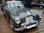 Aston Martin DB2 MK2-4 Coupe. 1955 - 1957. Der MK2 basierte auf dem bereits 1953 erschienen MK1. Er war als Cabriolet und Coupe erhältlich. Hier wurde eines von nur 30 produzierte Kombicoupes abgelichtet. Der 6-Zylinderreihenmotor leistet 140 PS aus 2922 cm³ Hubraum. Classic Remise Düsseldorf am 30.01.2016.