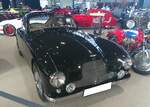 Aston Martin DB2 MK1 Sports Saloon aus dem Jahr 1952. Der DB2 war das erste Modell von Aston Martin, das in gr��eren St�ckzahlen produziert wurde Von den 411 produzierten Autos zwischen 1950 und 1953 waren es 306 Coupes und 105 Cabriolets. Dieser links gelenkte DB2 wurde 1952 in die Niederlande ausgeliefert. Der gezeigte Wagen hebt sich, Dank einiger einzigartiger Werksoptionen, darunter ein Schiebedach, ein vergr��ertes Heckfenster und drei SU-Vergaser anstelle der �blichen zwei, von anderen DB2-Modellen ab. Der Sechszylinderreihenmotor hat einen Hubraum von 2580 cm� und leistet rund 125 PS. Techno Classica Salon in Dortmund am 25.09.2026.