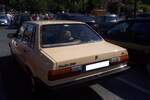 Heckansicht eines dakotabeigen Audi 80CL der Baureihe B2. Oldtimertreffen am 'Cafe del Sol' in Gelsenkirchen am 09.08.2026.
