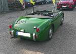 Heckansicht eines Austin Healey Sprite MK 1 im Farbton british racing green. 
