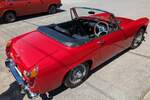 Profil- bzw. Draufsicht auf einen Austin Healey Sprite MK IV im Farbton flamered aus dem Jahr 1969. 
