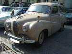 Austin A40 Somerset Saloon aus dem Jahr 1953. Die Modellreihe A40 Somerset war das Nachfolgemodell des, bereits im Jahr 1947 vorgestellten, Austin A40 Devon. Der  Somerset  wurde nur drei Jahre, nämlich von 1952 bis 1954, produziert. Er war als viertürige Limousine (Foto) und als DHC = Cabriolet lieferbar. Der Vierzylinderreihenmotor hat einen Hubraum von 72,3 cui (1199,5 cm³) und leistet 42 PS. 16. Oldtimertreffen des ACK am 01.05.2024 in Essen-Kettwig.