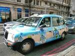 Londoner Taxi mit Vita Coco Werbung am 4.3.14.