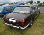 Heckansicht eines Austin 3 Litre aus dem Jahr 1971. Castle Combe Vintage Show am 19.05.2024 in Wiltshire/England.