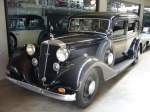 Horch 830 BL Pullman-Limousine. 1935 - 1940. Der 830 BL war in etlichen Karosserievarianten lieferbar. Der 1933 vorgestellte 830 BL war grundsätzlich mit einem V8-motor ausgerüstet. Bis 1936 leistete der Wagen 75 PS aus 3517 cm³ Hubraum. In den Jahren 1937 und 1938 entlockte man dem Wagen durch Verwendung von zwei Flachstromvergasern 82 PS. In den letzten drei Produktionsjahren erhöhte man den Hubraum auf 3823 cm³, was die Leistung auf 92 PS erhöhte. Die abgelichtet Pullman-Limousine schlug mit 10.150,00 Reichsmark zu Buche. Classic Remise Düsseldorf am 24.08.2014.