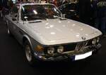 BMW E9 3.0 CSi, gebaut von 1971 bis 1975. Als 2800 CS wurde der E9 bereits im Jahr 1968 vorgestellt. Das Leichtbaucoupe 3.0 CSi war das Spitzenmodell der Baureihe. Der Sechszylinderreihenmotor leistet 200 PS aus einem Hubraum von 2.985 cm³. Der abgelichtete 3.0 CSi aus dem Jahr 1973 ist im Farbton polarissilber lackiert. Essen Motorshow am 06.12.2023.