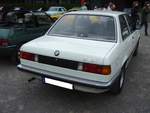 Heckansicht eines BMW E21 318i.