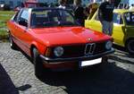 BMW 316 TC der Baureihe E21 im Farbton iberischrot.