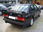 Der diamantschwarze BMW E30 M3 aus dem Jahr 1988 aus einer anderen Perspektive.