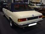 Heckansicht eines BMW E21 323i TC aus dem Jahr 1979 im Farbton chamonixweiß. Essen Motor Show am 06.12.2022.