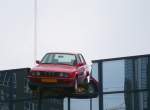 Ein BMW 3er auf Dach parkiert in Rotterdam, Niederlande 17-02-2010.