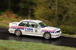 BMW M3 E30, Jonas & Gotthard Tischner mit der Startnummer 25 bei der Youngtimer  Rallye Köln Ahrweiler 12.11.2016, Morgens auf teils noch glaten Asphalt.