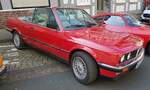 BMW 325i Cabrio, gesehen bei der Oldtimerausstellung in Spangenberg, 05-2023