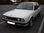 BMW E30 in der Karosserieversion dreitürige Limousine.