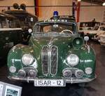 =BMW 501, so erinnert er an die Fernsehserie ISAR 12 aus der Zeit 1960 - 1963, ausgestellt im Polizei-Oldtimer-Museum Marburg, Oktober 2023.