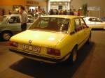 Ein BMW 520i E12 von 1972 in der Essener Messe am 02.04.2004.