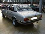 Heckansicht eines BMW E12 518.