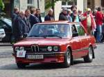 Der BMW 520 (erste Baureihe E12) beim Start der Oldtimer-Rallye in H�ls.
