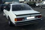 Heckansicht eines BMW E24 635 CSi von 1979 im Farbton alpinweiß.