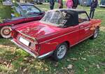 Heckansicht eines BMW 700 Cabriolet im Farbton spanischrot. Cars & Castle auf Schlo� Lauersfort in Moers am 03.10.2026.