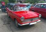 Borgward Arabella de Luxe aus dem Jahr 1961 in der Farbkombination kardinalrot und diamantschwarz.