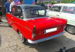 Heckansicht einer Borgward Arabella de Luxe aus dem Jahr 1961 in der Farbkombination kardinalrot und diamantschwarz.