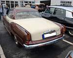 Heckansicht eines Borgward Isabella Coupe in der Farbkombination kastanienbraun/cremewei� aus dem Jahr 1958.