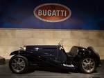 Bugatti T54 Bachelier Roadster aus dem Jahr 1932. Dieser Bugatti ist mit einem Achtzylinderreihenmotor mit Kompressor ausgerüstet, der aus 5.0 Litern Hubraum ca. 300 PS leistet. Angeblich wurden nur fünf Stück dieses Typs gebaut. Zwei Fahrzeuge wurde schon kurz nach ihrer Herstellung bei tödlich verlaufenen Rennunfällen zerstört. Louwman Museum Den Haag am 06.06.2019.