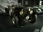 Bugatti T50 Tourer aus dem Jahr 1931. Dieser Bugatti T50 im unrestaurierten Originalzustand nahm in den Jahren 1931, 1933 und 1934 am legendären Rennen 24 Stunden von LeMans teil. Unter der langen Motorhaube verbirgt sich ein Achtzylinderreihenmotor mit einem Hubraum von 4972 cm³ und einer Leistung von 275 PS. Beim Rennen wurde ein Höchstgeschwindigkeit von 230 km/h gemessen. Nationales Automuseum/Loh Collection am 08.11.2023.