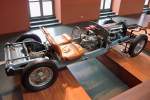 Offener Blick auf das Fahrgestell eines Bugattis.