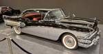 Buick Special 40 Riviera Hardtop Coupe aus dem Jahr 1958. Die Modellreihe Special 40 war im Modelljahr 1958 das Basismodell im Verkaufsprogramm von Buick. Ein solches, zweitüriges, Coupe in der Farbkombination carlsbad black/silver mist war ab US$ 2744,00 zu bekommen und verkaufte sich 1958 34.903 mal. Unter der Motorhaube verrichtet ein V8-Motor mit einem Hubraum von 5962 cm³ und einer Leistung von 250 PS seine Arbeit. Essen Motor Show am 06.12.2022.