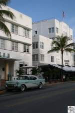 Ein 1955er Buick Special aufgenommen in Miami Beach am berühmten Ocean Drive mit seinen Art Deco Gebäuden am 03.